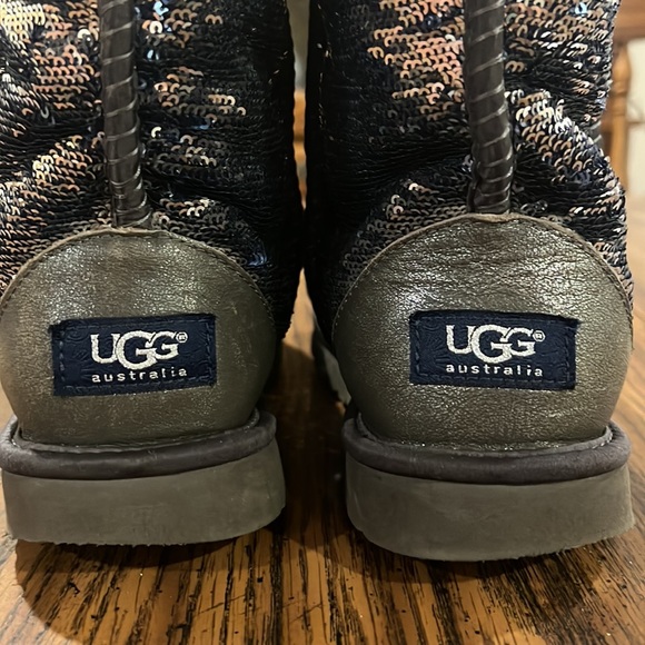 UGG seguined Classic Short boots Size: 8 - Picture 4 of 9